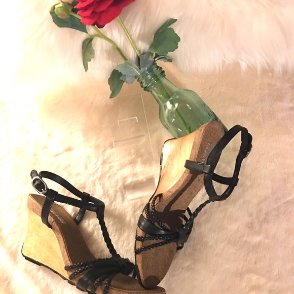 NWOT Kenneth Cole Reaction-Blk/wedge sandal. Sz 6 - Picture 2 of 8